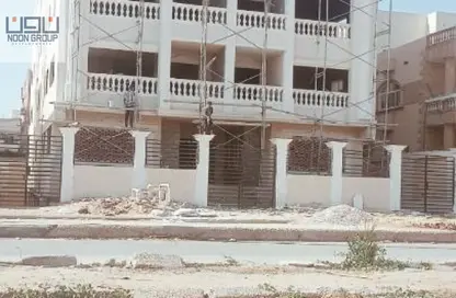 شقة - 3 غرف نوم - 2 حمامات للبيع في المجاورة الاولي - الحي الاول شرق - مدينة الشروق - القاهرة