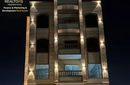 بناية كاملة - 8 غرف نوم - 5 حمامات للبيع في طريق الواحات - مدينة 6 أكتوبر - الجيزة