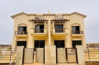 فيلا - 3 غرف نوم - 4 حمامات للبيع في پريڤادو - مدينتي - القاهرة