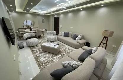 شقة - 3 غرف نوم - 3 حمامات للايجار في شارع أحمد عرابي - المهندسين - الجيزة