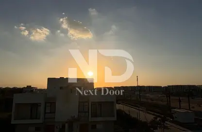 منزل مزدوج - 3 غرف نوم - 5 حمامات للايجار في كمبوند البروج - كمبوندات الشروق - مدينة الشروق - القاهرة