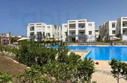 (بنتهاوس  (روف - 3 غرف نوم - 3 حمامات للبيع في جايا - راس الحكمة - الساحل الشمالي