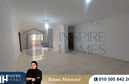 شقة - 3 غرف نوم - 1 حمام للايجار في لوران - حي شرق - الاسكندرية