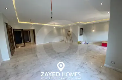 شقة - 3 غرف نوم - 3 حمامات للايجار في ذا كورت ياردز - كمبوندات الشيخ زايد - الشيخ زايد - الجيزة
