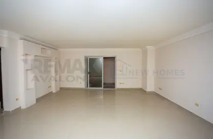 شقة - 3 غرف نوم - 2 حمامات للبيع في ستانلي - حي شرق - الاسكندرية