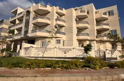 Apartment - 3 Bedrooms - 3 Bathrooms for sale in 3rd Neighborhood - 3rd District West - Shorouk City - Cairo
