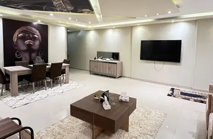 شقة - 3 غرف نوم - 2 حمامات للايجار في ميدان فيني - الدقي - الجيزة