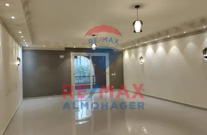 Apartment - 3 Bedrooms - 2 Bathrooms for rent in Green 3 - 2nd District - Sheikh Zayed City - Giza