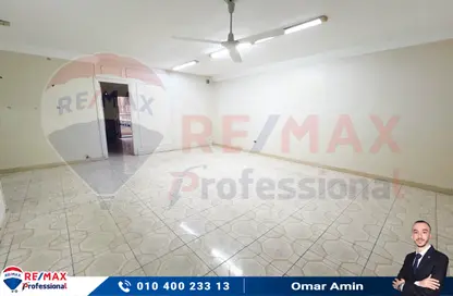 Apartment - 3 Bedrooms - 2 Bathrooms for sale in Tamazin St. - Fleming - Hay Sharq - Alexandria