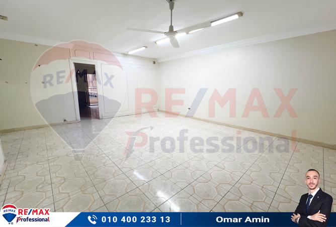 Apartment - 3 Bedrooms - 2 Bathrooms for sale in Tamazin St. - Fleming - Hay Sharq - Alexandria