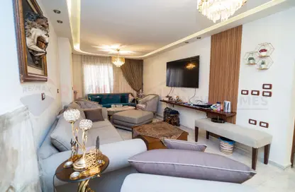 Apartment - 2 Bedrooms - 1 Bathroom for sale in Moharam Bek - Hay Wasat - Alexandria