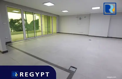 طابق كامل - استوديو - 5 حمامات للايجار في شارع كورنيش النيل - المعادي - حي المعادي - القاهرة