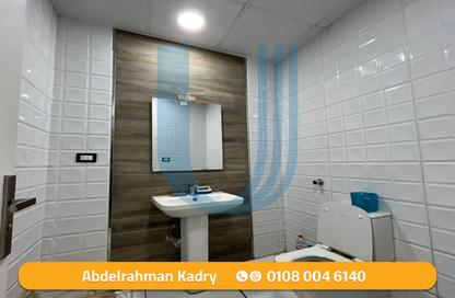 محل تجاري - استوديو - 1 حمام للبيع في شارع كفر عبده - كفر عبده - رشدي - حي شرق - الاسكندرية