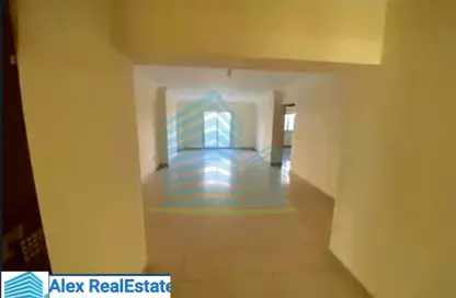 Apartment - 3 Bedrooms - 3 Bathrooms for rent in Smouha Square - Smouha - Hay Sharq - Alexandria