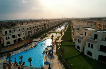 Chalet - 2 Bedrooms - 1 Bathroom for sale in Lasirena Palm Beach - Al Ain Al Sokhna - Suez
