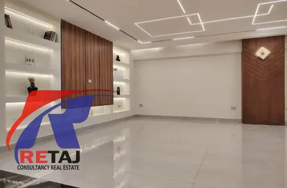 شقة - 4 غرف نوم - 3 حمامات للبيع في شارع الشهيد  مصطفي رياض - المنطقة الأولى - مدينة نصر - القاهرة