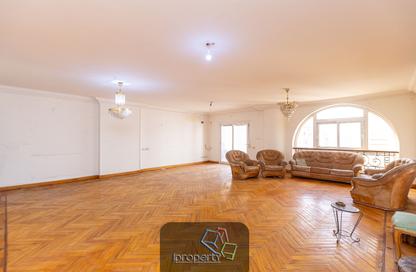 شقة - 3 غرف نوم - 2 حمامات للبيع في شارع ميدان الشهداء - سموحة - حي شرق - الاسكندرية