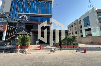 محل تجاري - استوديو - 2 حمامات للايجار في شارع التسعين الشمالي - التجمع الخامس - مدينة القاهرة الجديدة - القاهرة