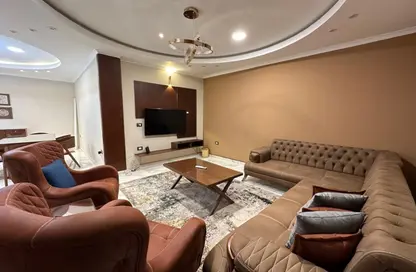 Apartment - 2 Bedrooms - 2 Bathrooms for rent in Gameat Al Dewal Al Arabeya St. - Mohandessin - Giza