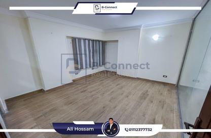 نصف طابق - استوديو - 1 حمام للبيع في شارع جابر مبارك - مصطفي كامل - حي شرق - الاسكندرية