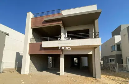 Villa - 4 Bedrooms - 4 Bathrooms for sale in The Crown - Cairo Alexandria Desert Road - 6 October City - Giza