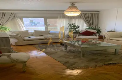 شقة - 2 غرف نوم - 2 حمامات للايجار في شارع احمد حشمت - الزمالك - القاهرة
