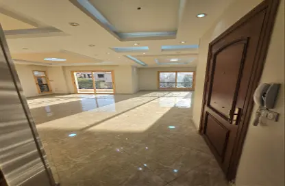 Apartment - 3 Bedrooms - 2 Bathrooms for rent in Area C - Ganoob El Acadimia - New Cairo City - Cairo