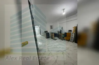 عيادة - استوديو - 2 حمامات للايجار في شارع محمد فوزي معاذ - سموحة - حي شرق - الاسكندرية