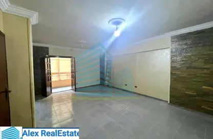 Apartment - 3 Bedrooms - 1 Bathroom for rent in Kafr Abdo St. - Kafr Abdo - Roushdy - Hay Sharq - Alexandria