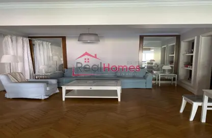 شقة - 2 غرف نوم - 3 حمامات للايجار في شارع محمد مظهر - الزمالك - القاهرة