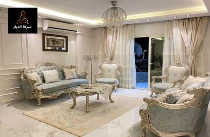 شقة - 3 غرف نوم - 3 حمامات للايجار في شارع المساحه - الدقي - الجيزة