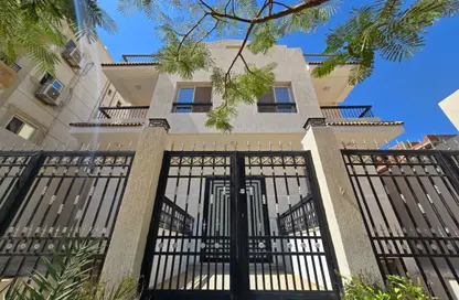 Villa - 6 Bedrooms - 6 Bathrooms for sale in District 300 - Northern Expansions - 6 October City - Giza