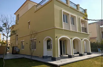 Villa - 3 Bedrooms - 5 Bathrooms for sale in Mivida - 5th Settlement Compounds - The 5th Settlement - New Cairo City - Cairo