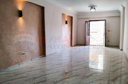 Apartment - 3 Bedrooms - 1 Bathroom for sale in Sidi Kamal St. - El Mandara - Hay Than El Montazah - Alexandria
