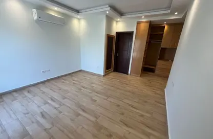 شقة - 3 غرف نوم - 3 حمامات للايجار في ذا كورت ياردز - كمبوندات الشيخ زايد - الشيخ زايد - الجيزة
