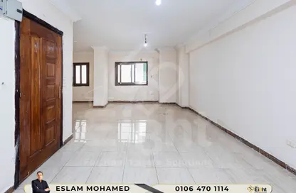 Apartment - 3 Bedrooms - 1 Bathroom for sale in Al Geish Road - Cleopatra - Hay Sharq - Alexandria