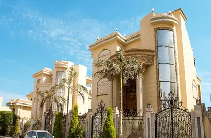 فيلا - 5 غرف نوم - 3 حمامات للبيع في جولدن هايتس - المستثمرين الشمالية - مدينة القاهرة الجديدة - القاهرة