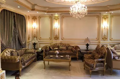 Villa - 4 Bedrooms - 4 Bathrooms for sale in Royal City - Sheikh Zayed Compounds - Sheikh Zayed City - Giza