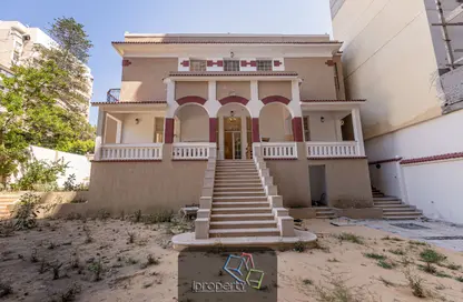 Villa - Studio - 4 Bathrooms for rent in Kerdahy St. - Roushdy - Hay Sharq - Alexandria