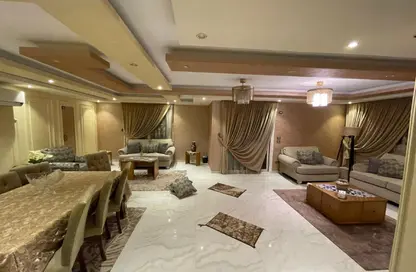 شقة - 3 غرف نوم - 3 حمامات للايجار في شارع النزهه - ارض الجولف - مصر الجديدة - القاهرة