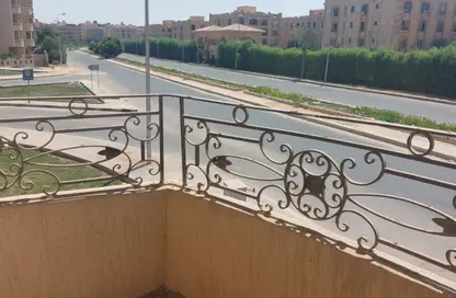 شقة - 3 غرف نوم - 3 حمامات للبيع في المجاورة الثالثة - المنطقة الثامنة - مدينة الشروق - القاهرة