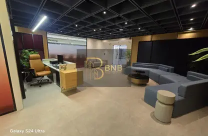 مساحات مكتبية - استوديو - 3 حمامات للايجار في حى اسكان الجامعه الامريكية - كمبوندات التجمع الخامس - التجمع الخامس - مدينة القاهرة الجديدة - القاهرة