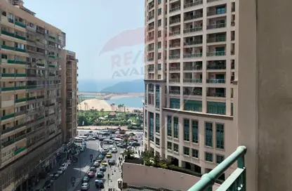 شقة - 3 غرف نوم - 3 حمامات للبيع في سان ستيفانو - حي شرق - الاسكندرية