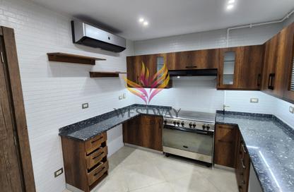 شقة - 2 غرف نوم - 2 حمامات للايجار في ذا كورت ياردز - كمبوندات الشيخ زايد - الشيخ زايد - الجيزة