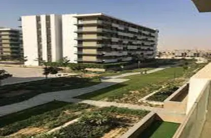 شقة - 3 غرف نوم - 3 حمامات للبيع في كمبوند البروج - كمبوندات الشروق - مدينة الشروق - القاهرة