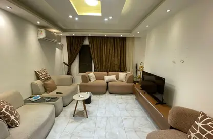شقة - 3 غرف نوم - 3 حمامات للبيع في شارع غزه - المهندسين - الجيزة