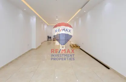 Apartment - 4 Bedrooms - 3 Bathrooms for sale in Mostafa Fahmy St. - Glim - Hay Sharq - Alexandria