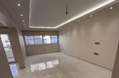 شقة - 3 غرف نوم - 2 حمامات للبيع في شارع ابراهيم نوار - المنطقة السادسة - مدينة نصر - القاهرة