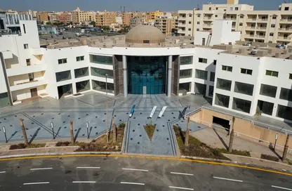 Shop - Studio - 2 Bathrooms for rent in Central Axis - 5th District - 6 October City - Giza