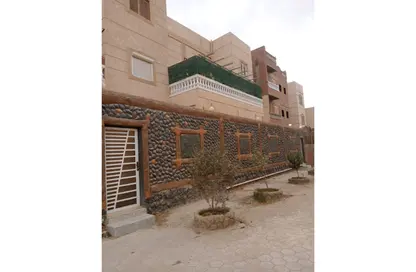 بناية كاملة - 8 غرف نوم - 4 حمامات للبيع في حدائق اكتوبر - مدينة 6 أكتوبر - الجيزة